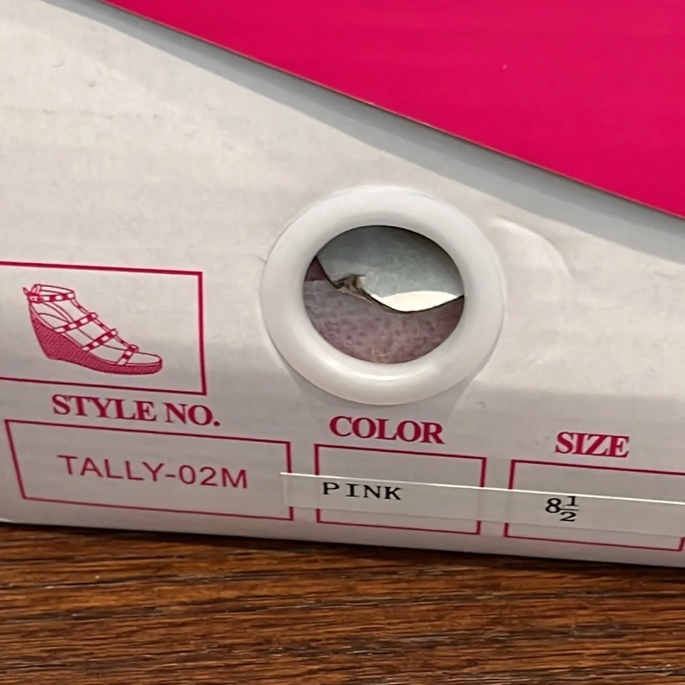 NWT Nature Breeze Women’s Pink Wedges Size 8.5